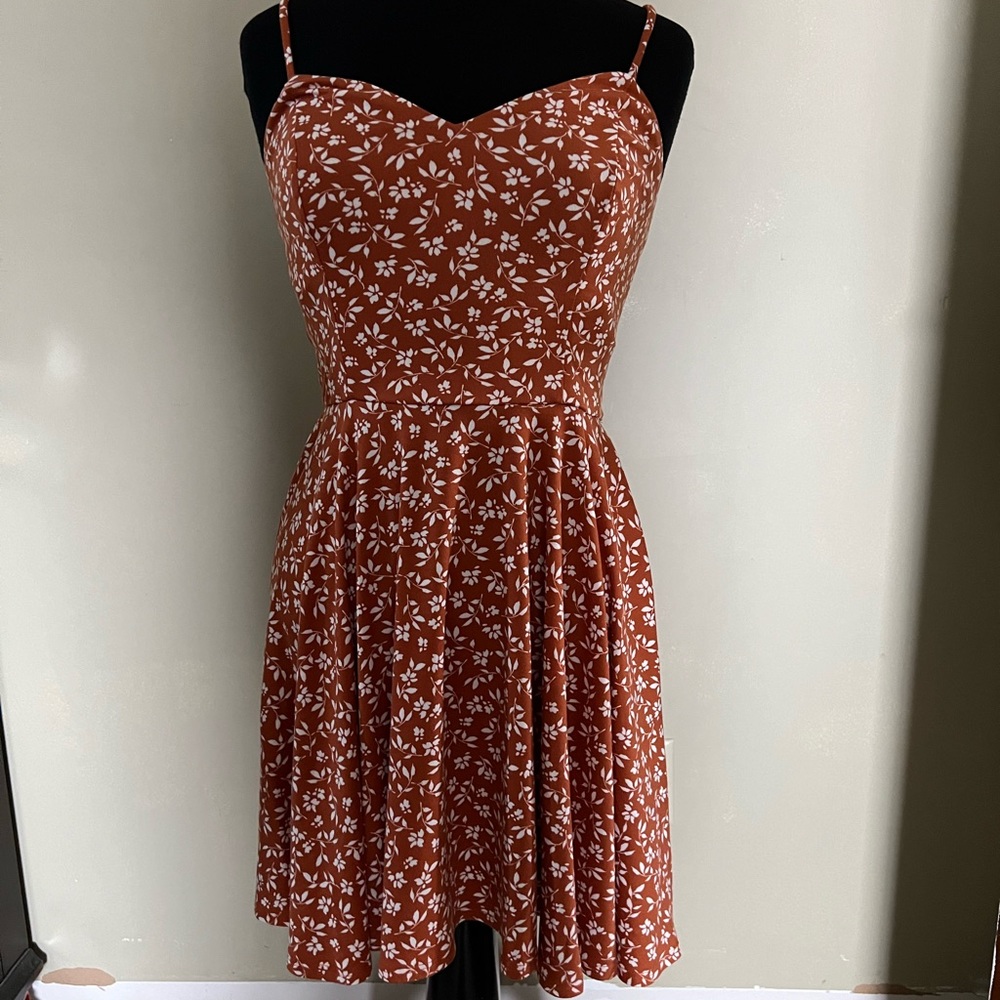 Who ready for the warm weather Size M fun dress